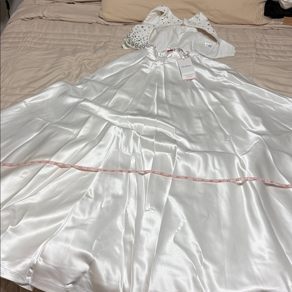 JJs House Shimmering White Satin Skirt - Picture 6 of 8